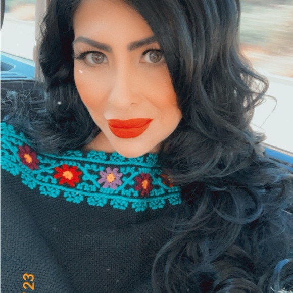 Meet your Posher, Gloria - Picture 3 of 5